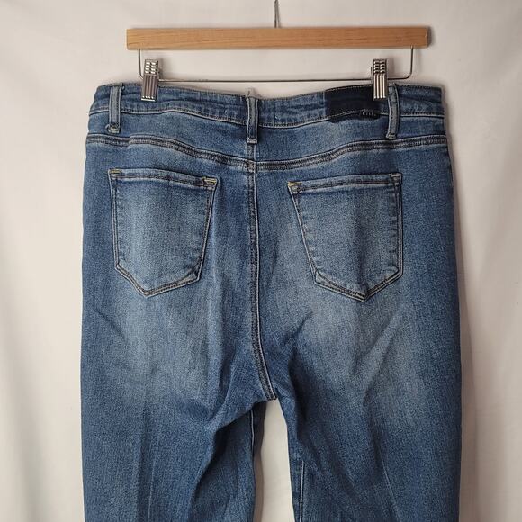 Risen- Women's high rise front patch pocket bell bottom jeans- size 15 - Picture 5 of 9